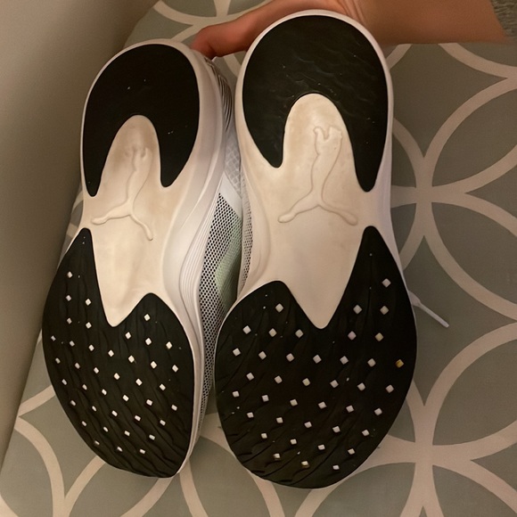 GUC Youth size 7 Puma running shoes - Picture 4 of 4